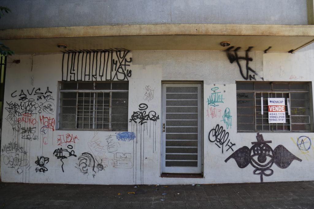 Vizinhos de bares alternativos reclamam de 'onda de pichação' na região da Orla Ferroviária