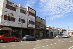 Vizinhos de bares alternativos reclamam de 'onda de pichação' na região da Orla Ferroviária