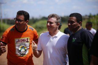 Estreando novo quadro, Luciano Huck visita moradora de Campo Grande